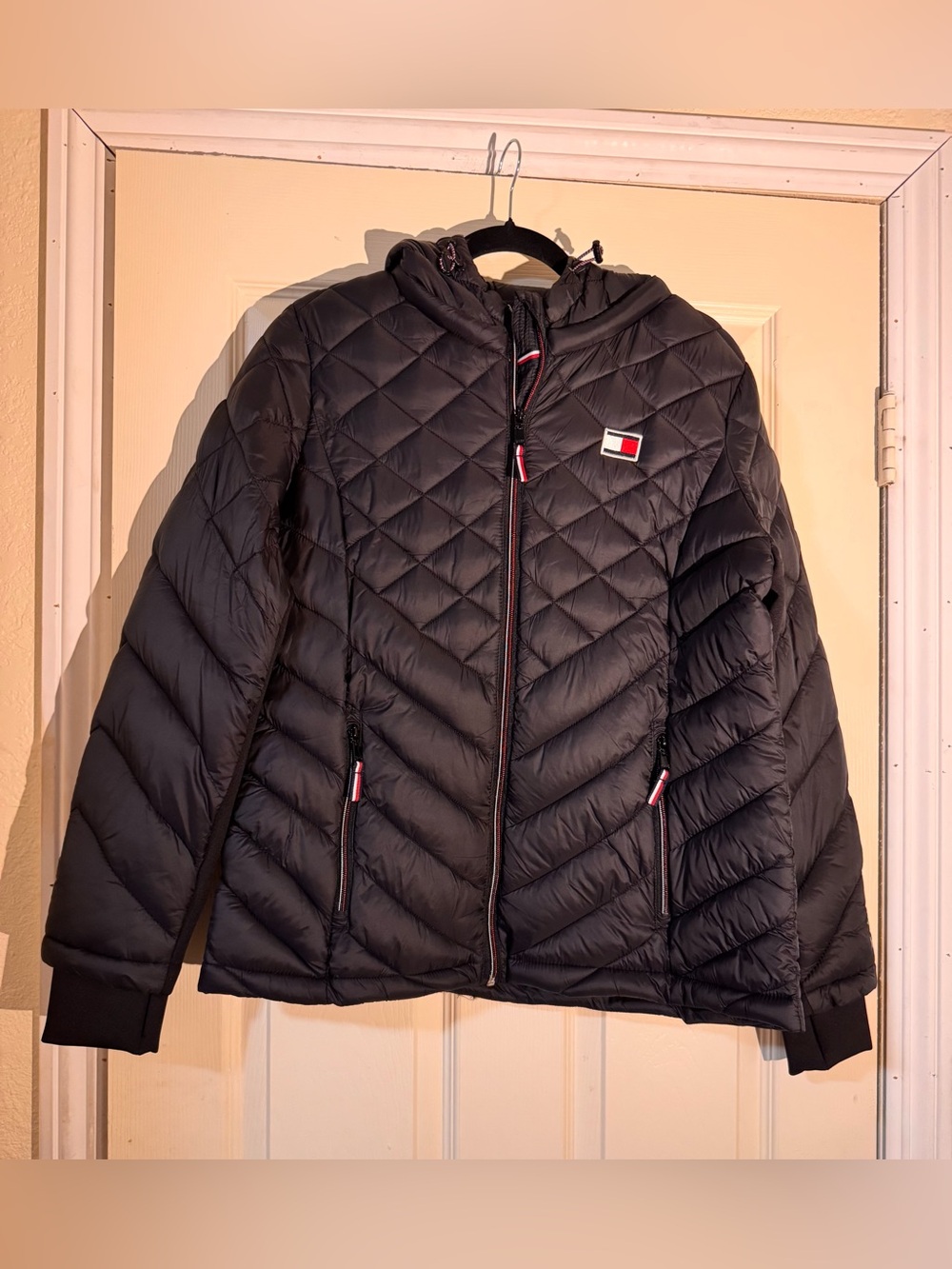 Tommy Hilfiger Black Quilted Hooded Puffer Large
